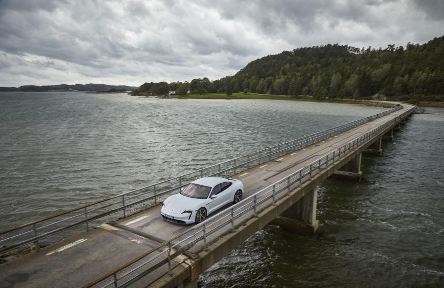  Porsche Taycan Turbo S 2019 года  (WW) (фото 25 из 46)